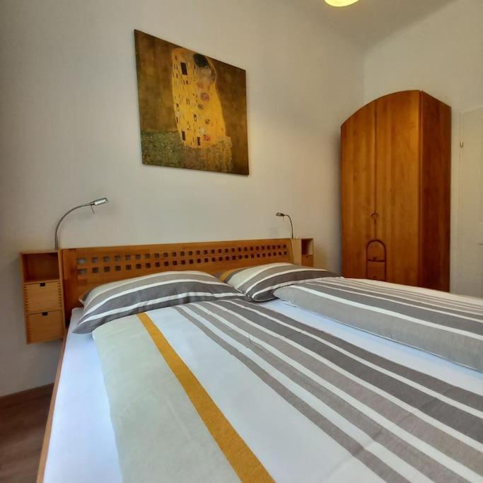 Altbauwohnung Neu Saniert - Fuer Familien Geeignet Wiedeń Zewnętrze zdjęcie